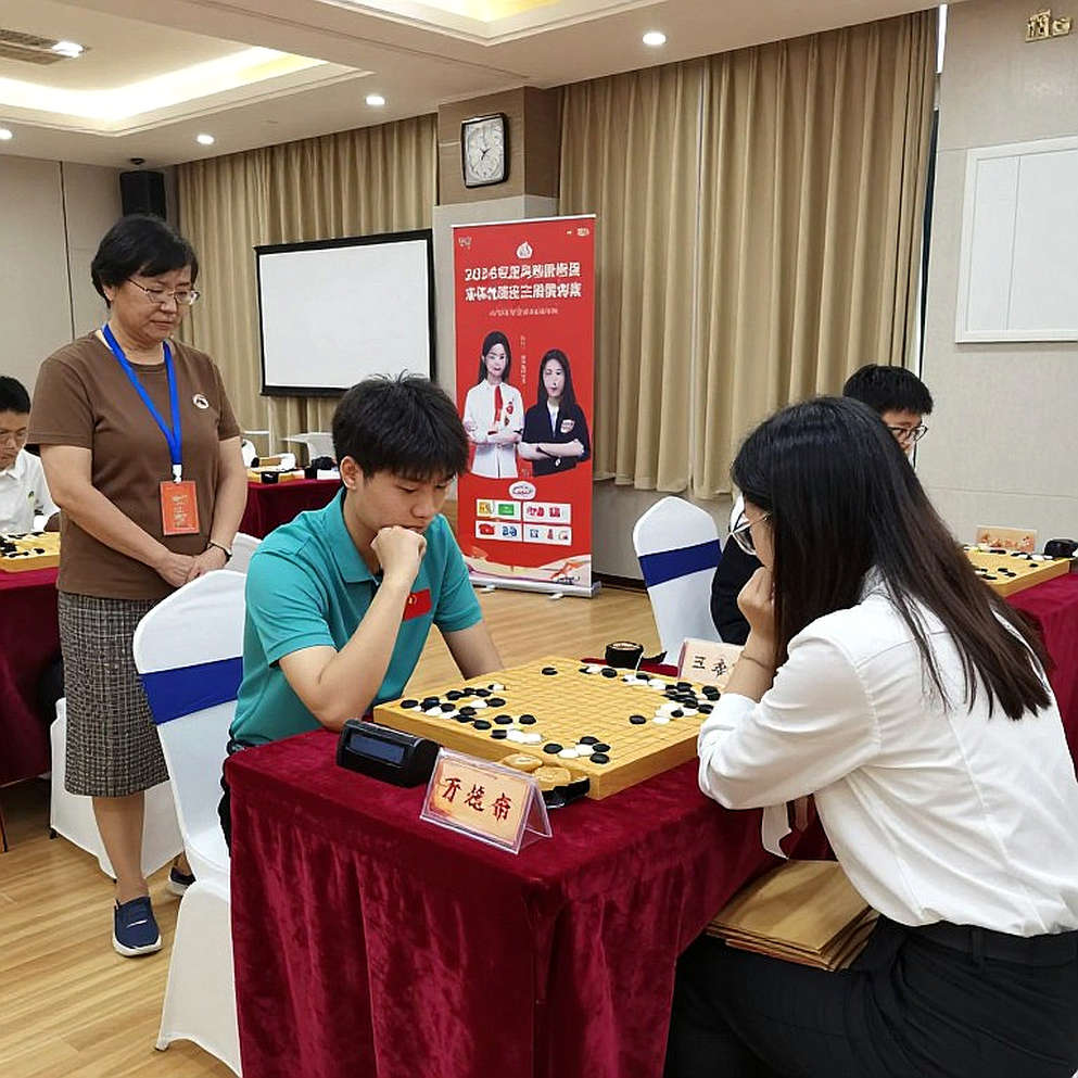 ChessBase Magazine số 225: hai mươi bảy ván cờ ngắn và phần chuẩn bị bị che khuất của Prague 2026